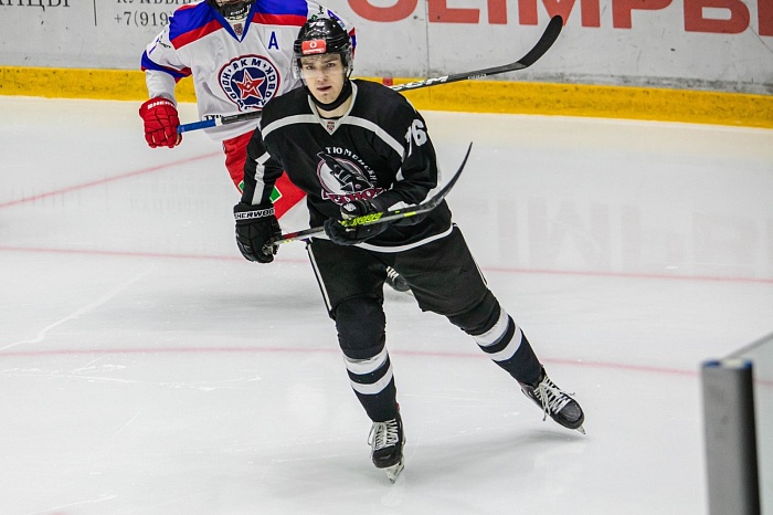 Игрок хоккейной команды «Тюменский Легион» Алексей Карташов: «Ломаю 10-15 клюшек за сезон»