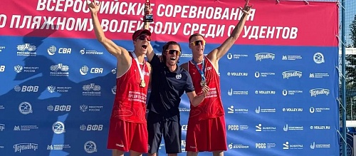 Тюменские волейболисты играют на Спартакиаде народов России