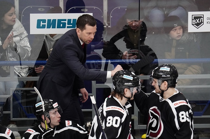 Экс-главный тренер хоккейного клуба «Рубин» Денис Ячменёв: «Если бы мне сейчас удалось выпить стакан газировки, я был бы абсолютно счастлив»