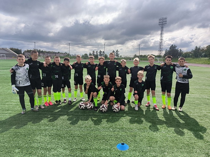 Тюменская футбольная команда «Дерби» начала тур в Омске с двух побед