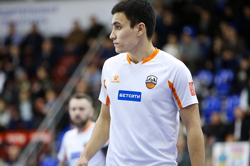 Азиз Муждаков врывается в 2026 год, оформляя покер