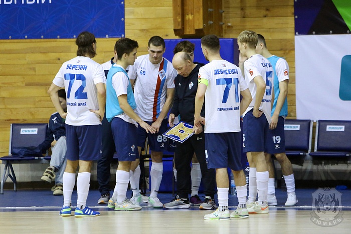 Команда экс-тренера «Тюмени» Андрея Комарова  покинула Высшую футзальную лигу