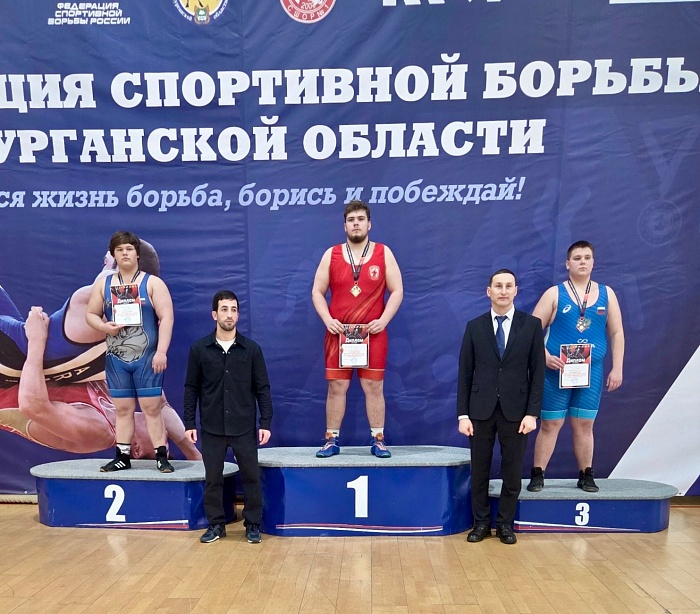 Тюменские борцы завоевали медали на первенстве Урала