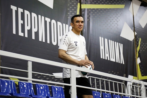 Голы Дениса Абышева, Афранио и Греуто принесли победу «Подаркам»