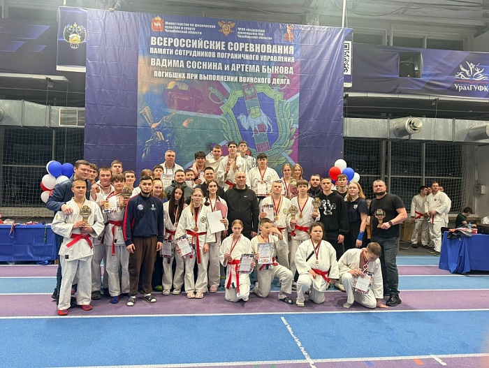 Тюменские мастера рукопашного боя взяли медали в Челябинске