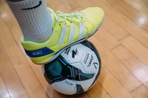 «Вектор» в результативном матче одолел экипировщиков