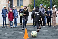 Открытая тренировка с легендарным бомбардиром мини-футбольного клуба «Тюмень» Денисом Абышевым в сквере «Семейный»