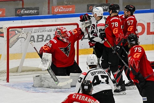 Хоккейный клуб «Рубин» проиграл в Омске