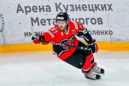 Хоккеист Александр Горшков будет играть за АКМ