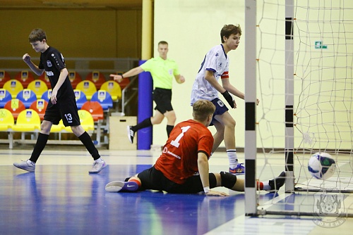 Юные тюменцы добились «сухой» победы над КПРФ