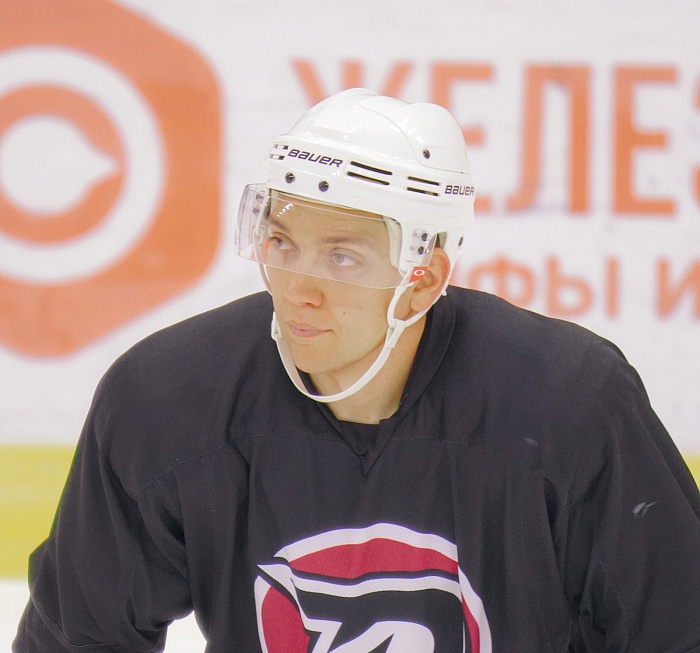 Защитник хоккейного клуба «Рубин» Марк Лыпкань: «На стадионе в Минске удивила огромная домашняя раздевалка»