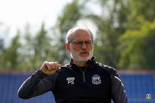 Главный тренер футбольного клуба "Тюмень" Сергей Попков: "Нас ждёт непростой соперник. В этой лиге других нет"