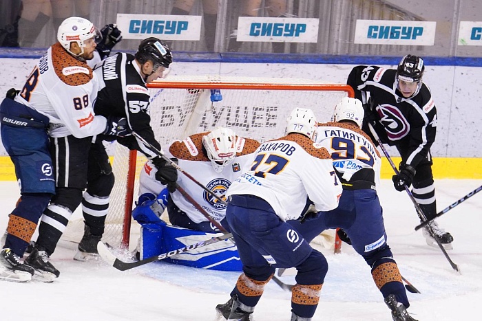 Хоккейный клуб «Рубин» забросил шесть шайб и победил!