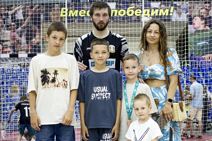 Игрок футзального клуба "Тюмень" Андрей Батырев: "Родительский опыт помогает, нахожу общий язык с детьми"