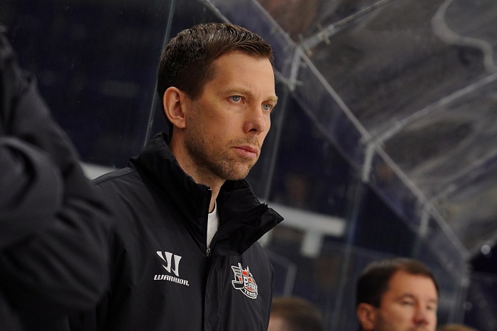 Экс-главный тренер хоккейного клуба «Рубин» Денис Ячменёв: «Если бы мне сейчас удалось выпить стакан газировки, я был бы абсолютно счастлив»