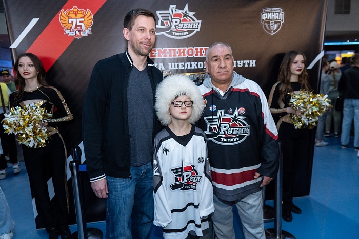 Денис Ячменёв с болельщиками «Рубина»