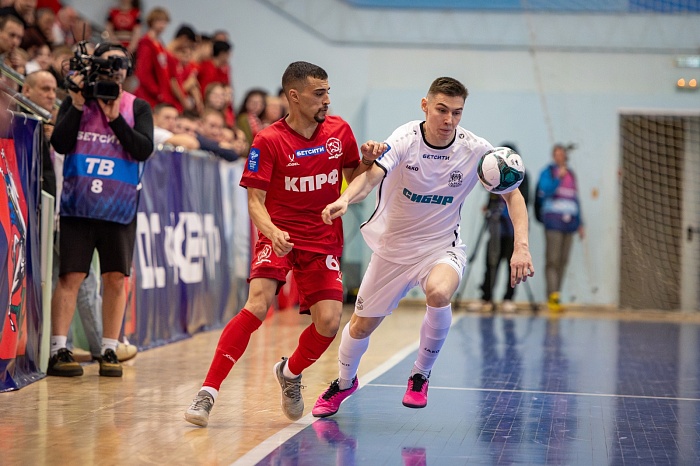 Футзальный клуб «Тюмень» в упорной борьбе уступил соперникам из КПРФ