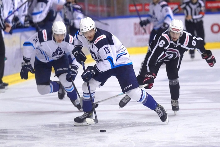 Хоккейный клуб «Рубин» проиграл сопернику из Барнаула