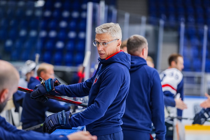 Игорь Ларионов