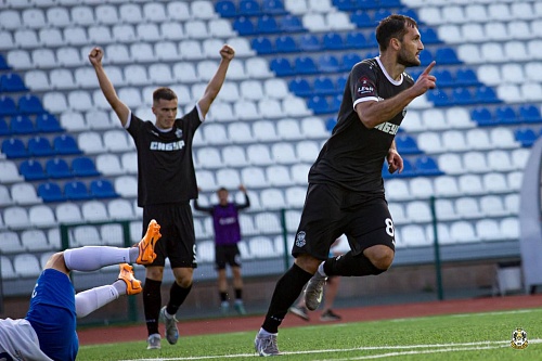 Нападающий футбольной «Тюмени» Руслан Болов оштрафован за нецензурную лексику и угрозы в адрес болельщиков
