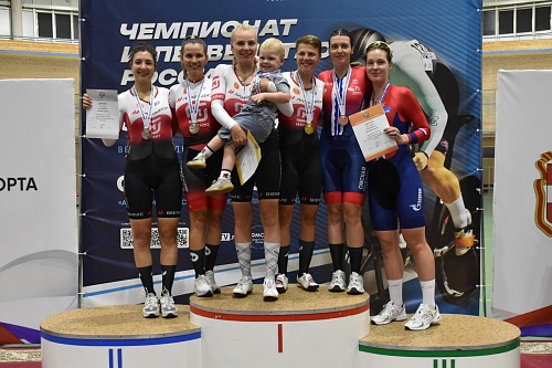 В Омске состоялся чемпионат России по велосипедному спорту на треке.