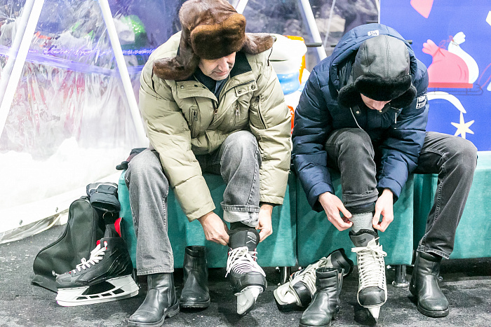 А не сходить ли на каток? Тестируем ледовую площадку у «Конторы пароходства»